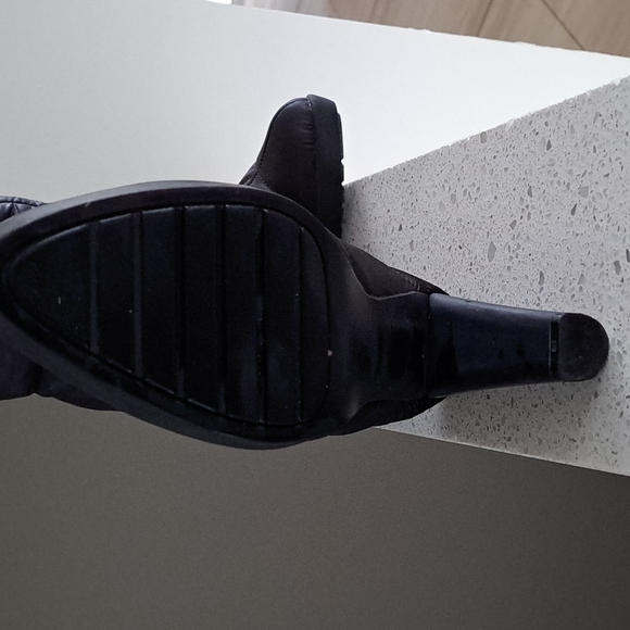 Calvin Klein winter waterproof boots. - Picture 3 of 5